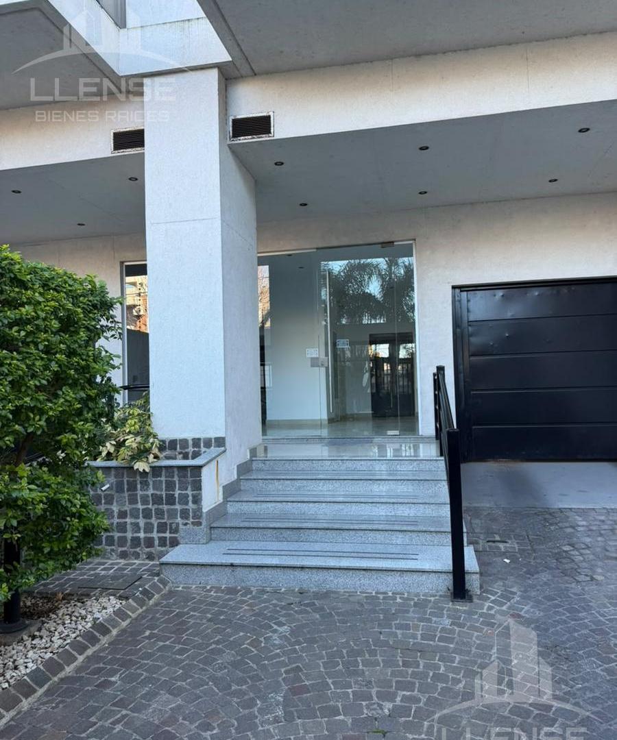 Foto de Departamento 3 ambientes con balcón y baulera en venta - Bernal, imagen 1