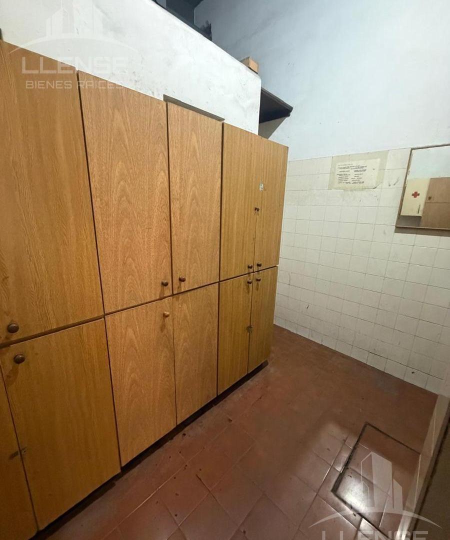 Foto de Galpón de aprox 450m2 en venta - APTO CREDITO - Bernal Oeste, imagen 2