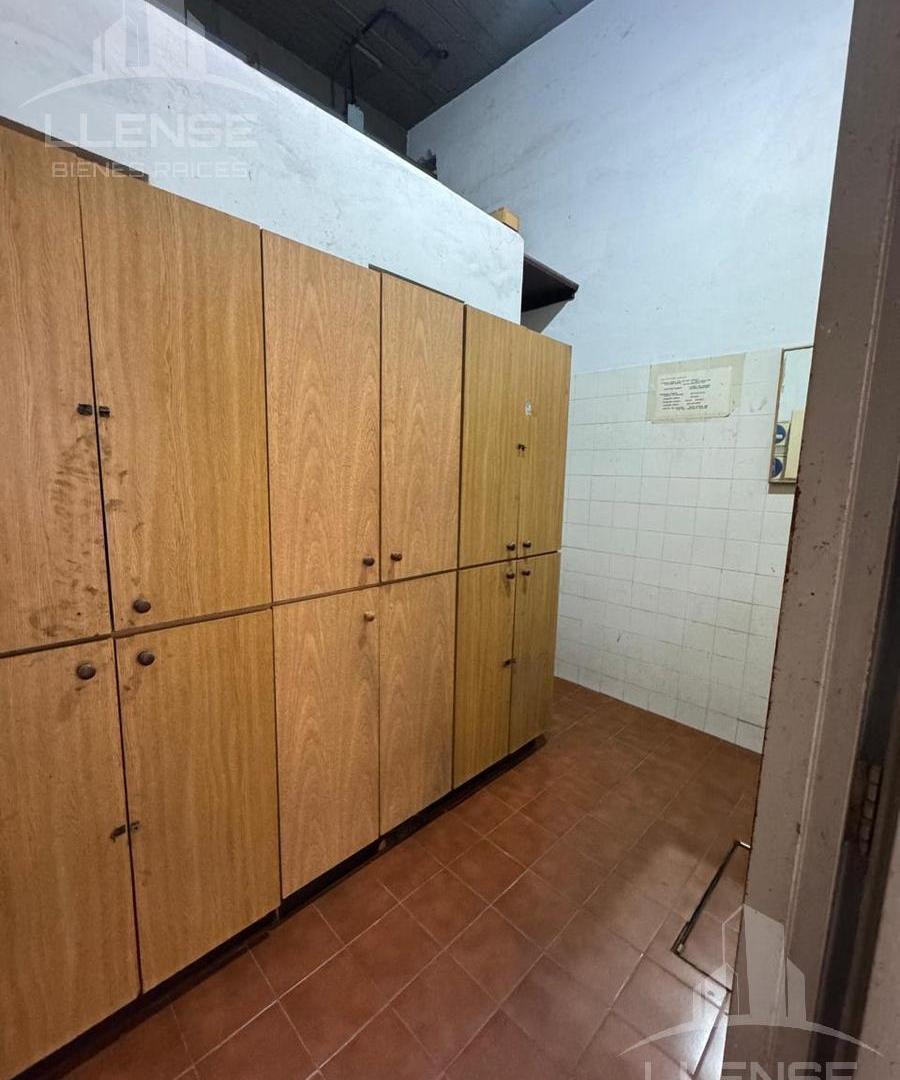 Foto de Galpón de aprox 450m2 en venta - APTO CREDITO - Bernal Oeste, imagen 4