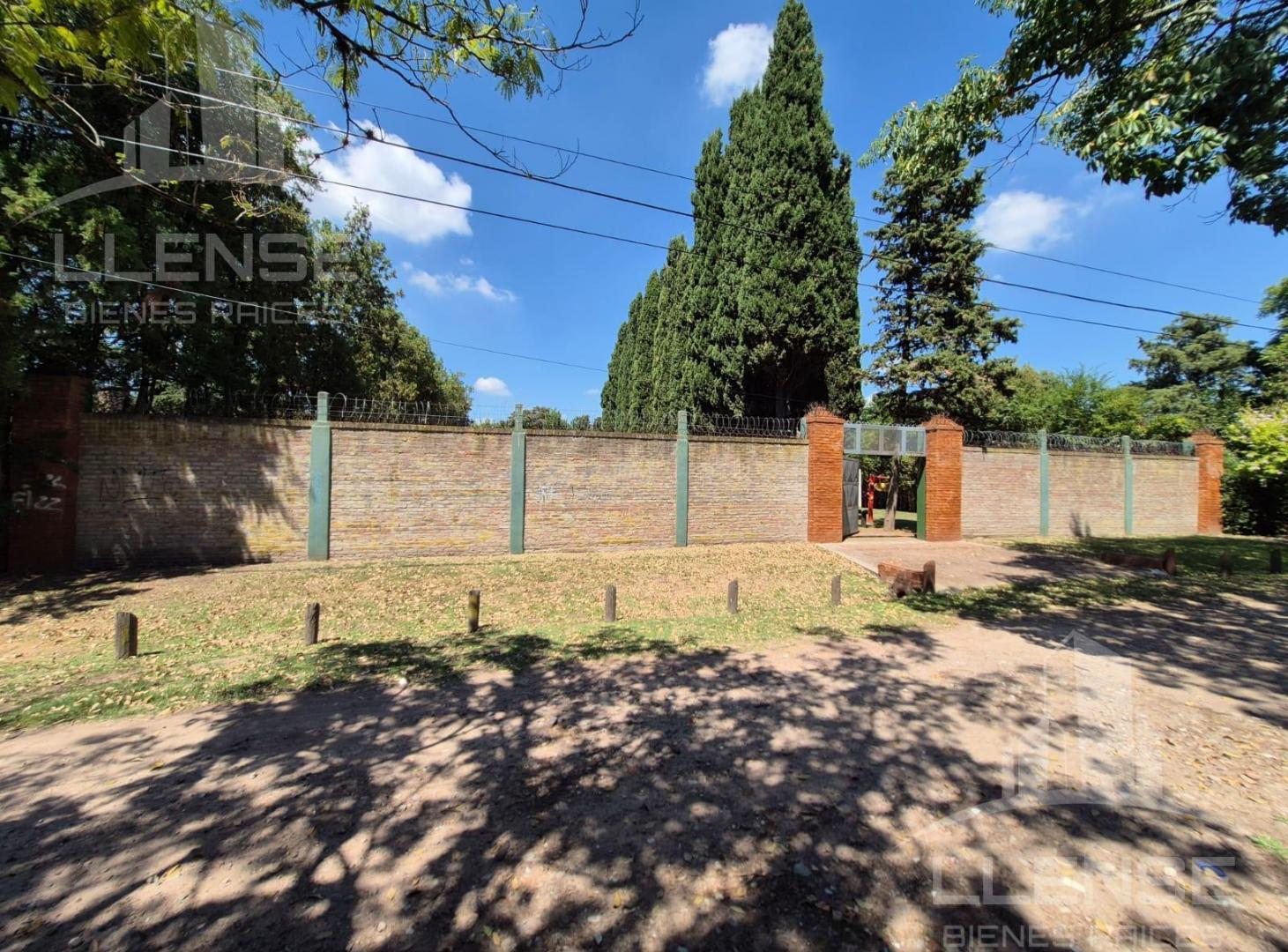 Foto de Casa 3 ambientes sobre lote de 1250m2 con pileta y quincho en venta, imagen 4