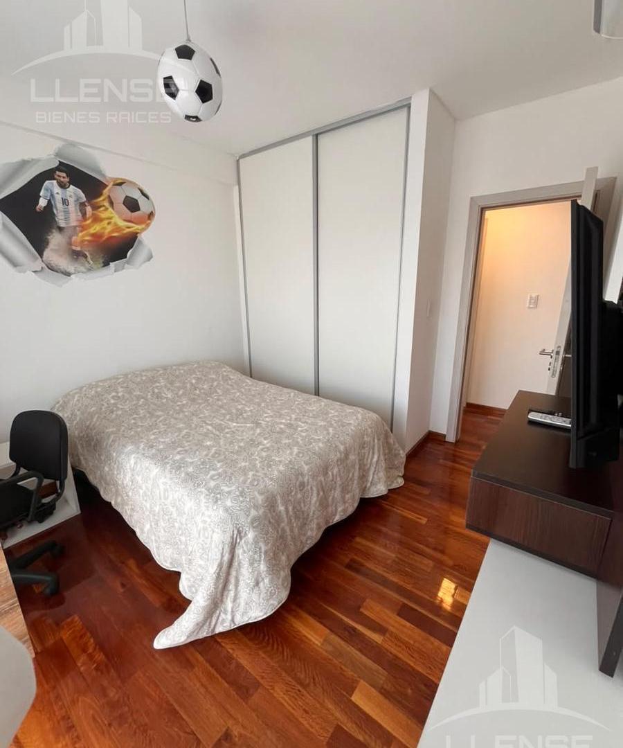 Foto de Departamento 3 ambientes de categoría con cochera vista al río en venta, imagen 1