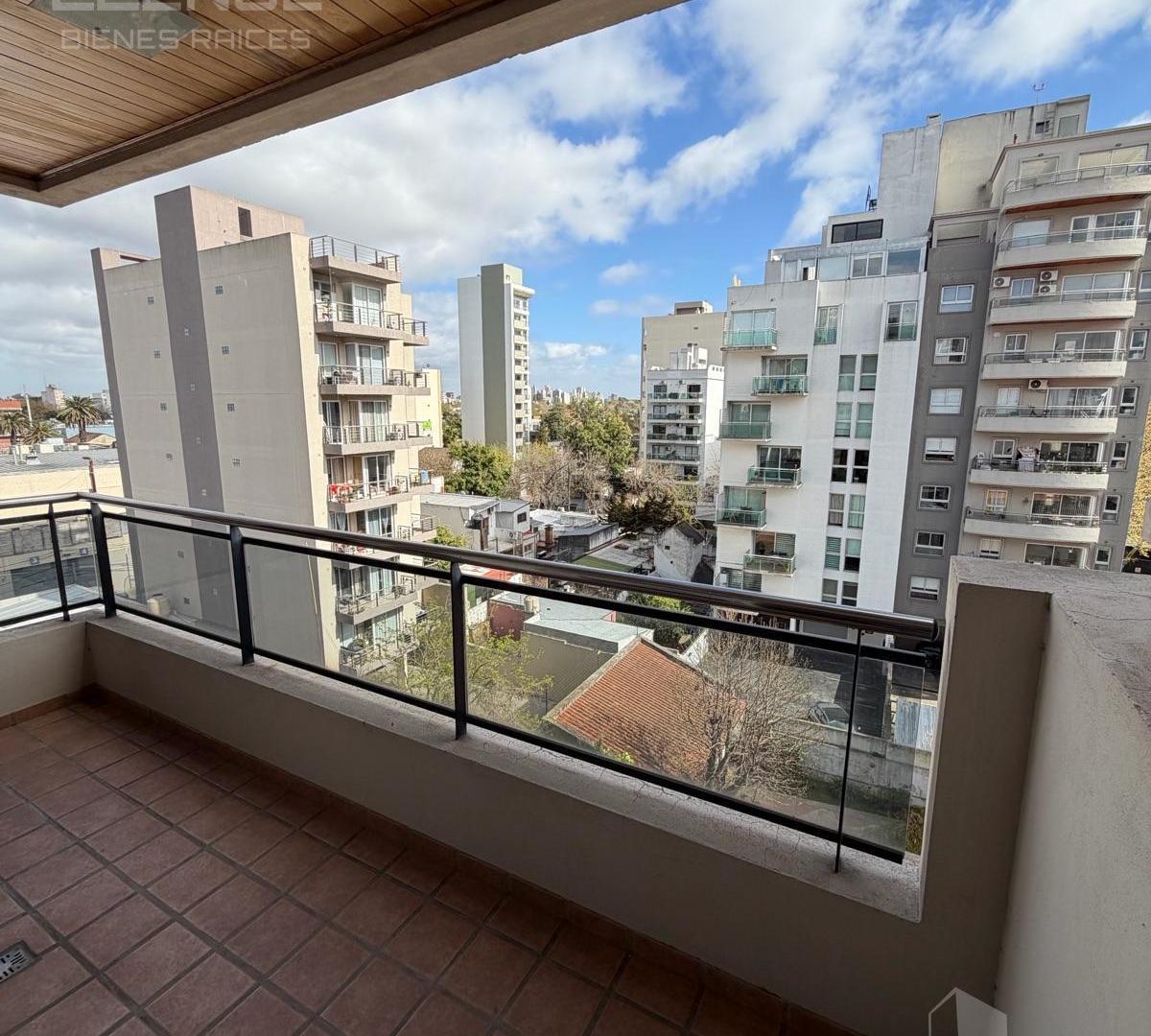 Foto de Departamento 2 ambientes con cochera en alquiler - Quilmes Centro, imagen 1