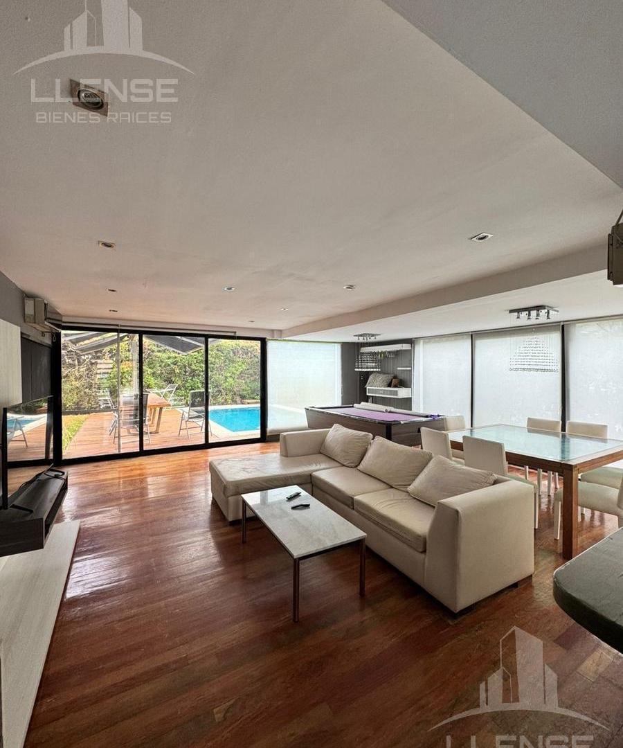 Foto de Casa 8 ambientes estilo moderno con pileta en venta - APTO CREDITO, imagen 4