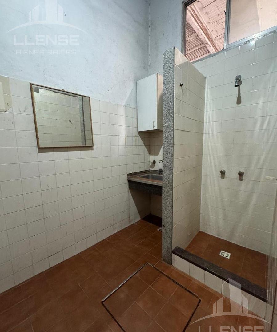 Foto de Galpón de aprox 450m2 en venta - APTO CREDITO - Bernal Oeste, imagen 4