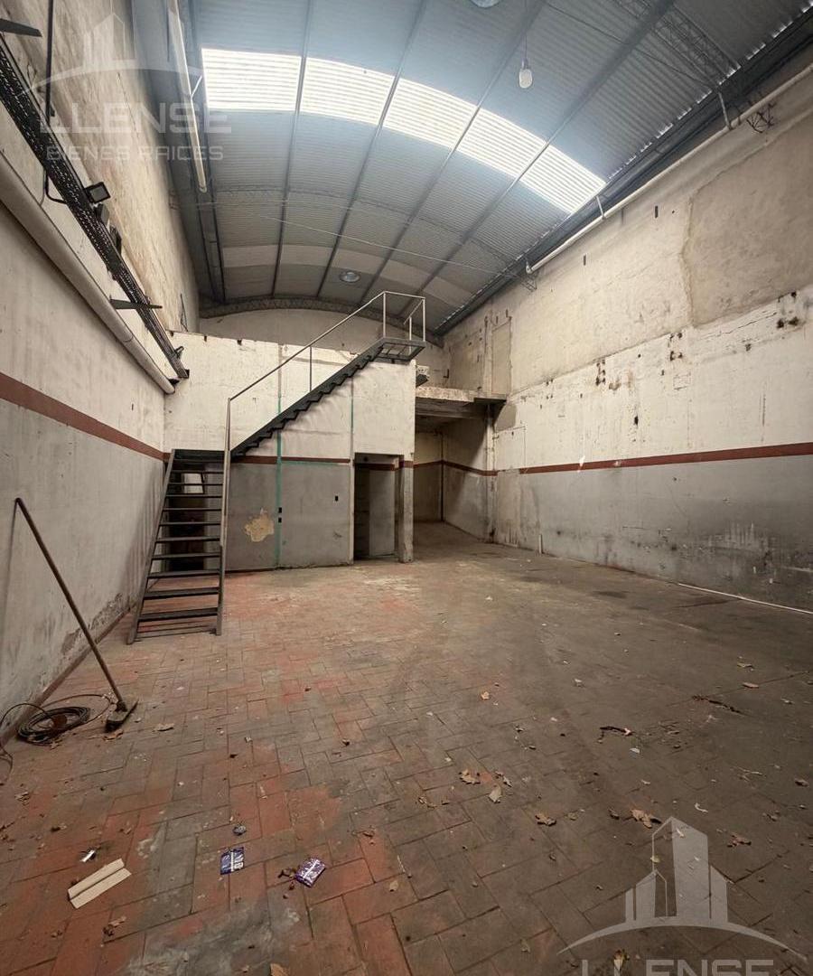 Foto de Galpón de aprox 450m2 en venta - APTO CREDITO - Bernal Oeste, imagen 5