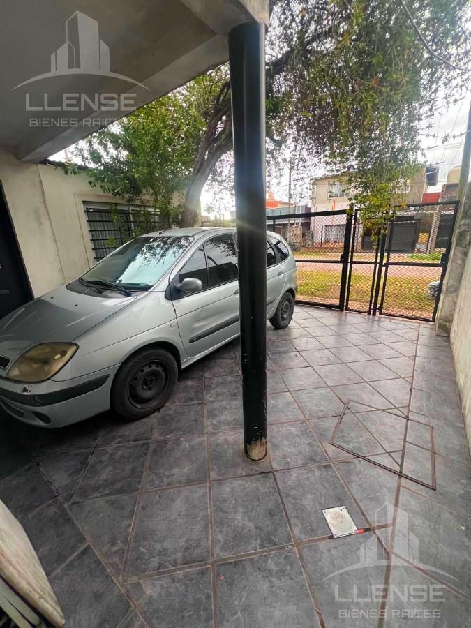 Foto de Casa 3 ambientes con amplio jardín en venta - Ezpeleta Oeste, imagen 3