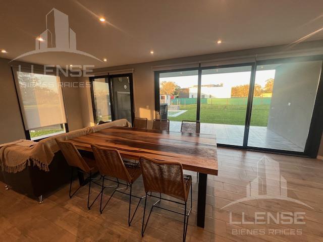 Foto de Casa 5 ambientes en venta - ALQUILADA - APTA CREDITO - Barrio San Juan, imagen 4