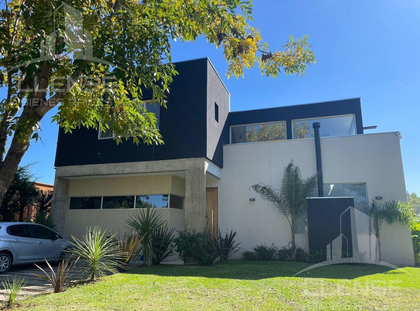 Foto de Casa 5 ambientes en dos plantas en venta - APTA CREDITO - Barrancas de, imagen 2