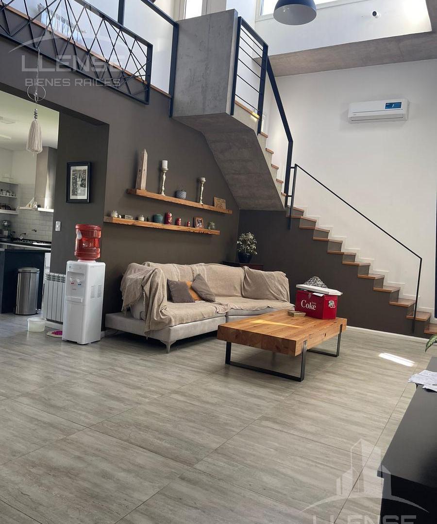 Foto de Casa 5 ambientes en dos plantas en venta - APTA CREDITO - Barrancas de, imagen 3