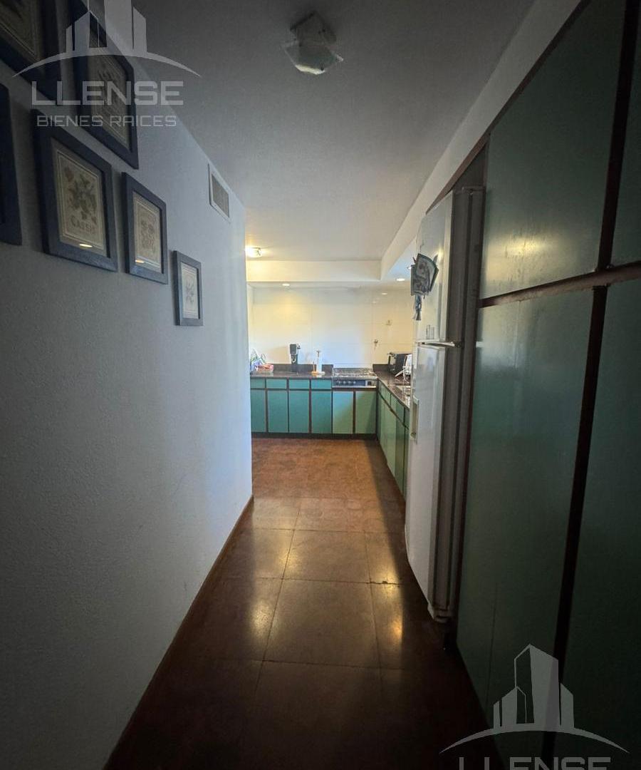 Foto de Casa 5 ambientes con jardín en venta, dos plantas en Quilmes, imagen 4