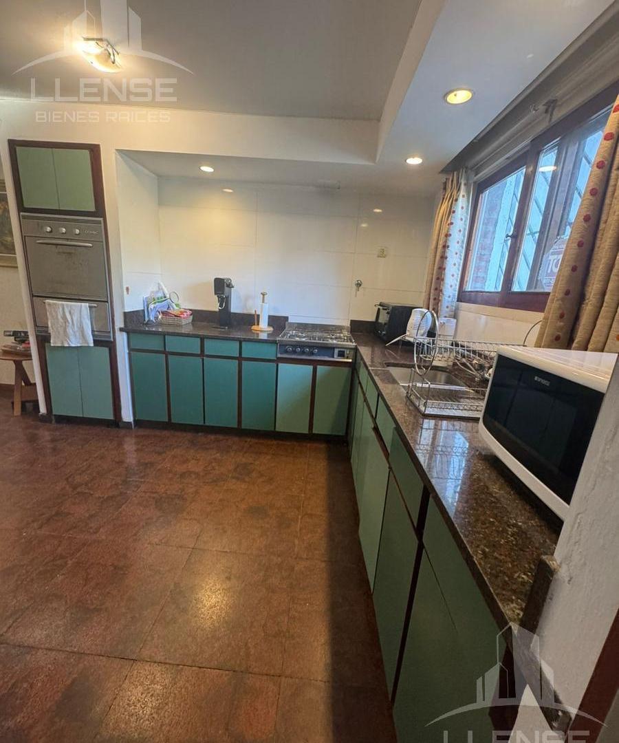 Foto de Casa 5 ambientes con jardín en venta, dos plantas en Quilmes, imagen 5