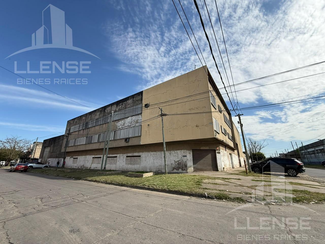 Foto de GALPÓN INDUSTRIAL de 2800M2 EN VENTA Y ALQUILER – BOEDO 1602 - Bernal, imagen 2