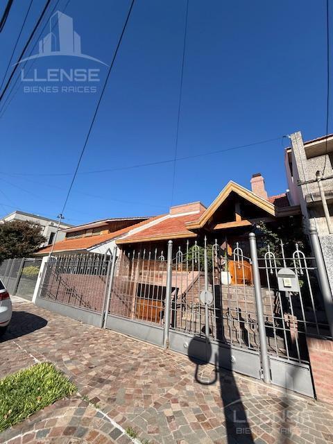 Foto de Casa 4 ambientes con jardín en venta y alquiler - APTA CREDITO, imagen 3