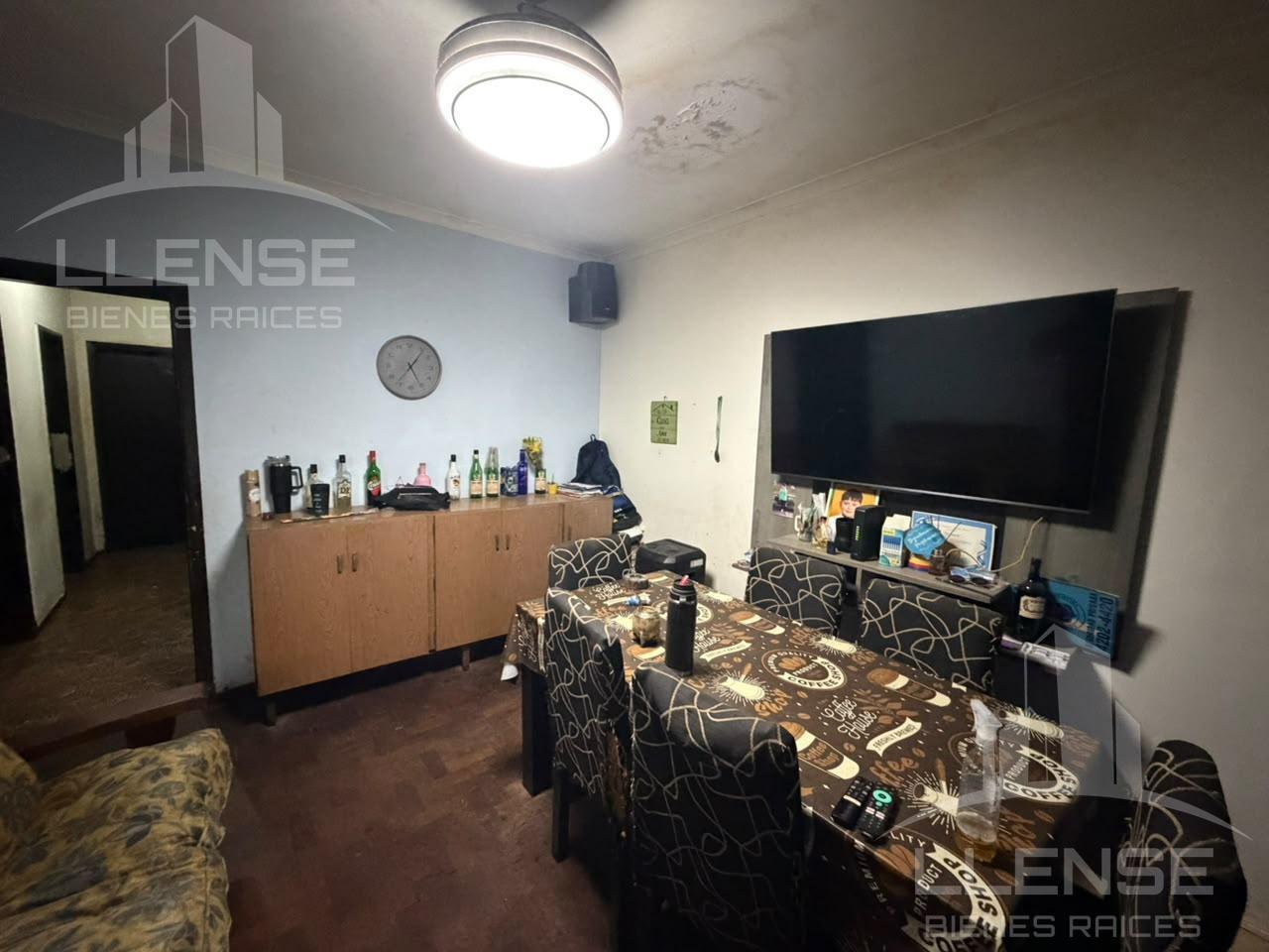 Foto de Casa 4 ambientes sobre lote de 343m2 en a reciclar en venta en Ezpeleta, imagen 4