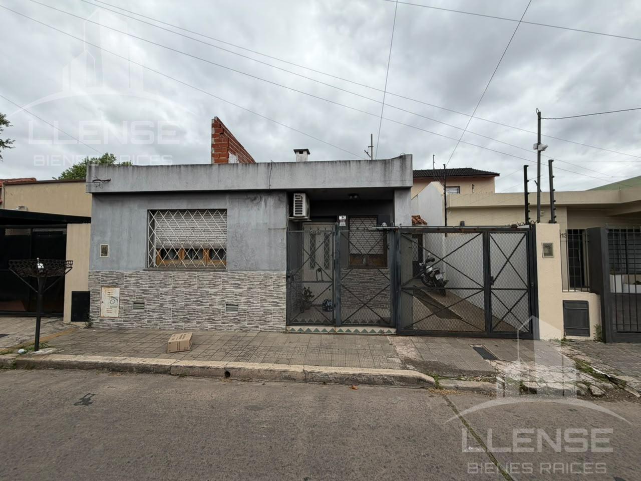 Foto de 3 Casas en venta ideal inversor en una misma propiedad - Quilmes oeste, imagen 2