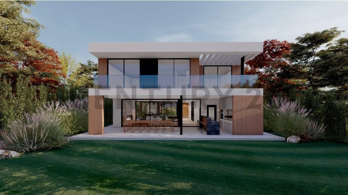 Venta casa 7 ambientes vista a la laguna central en Puentes Nordelta En Construcción