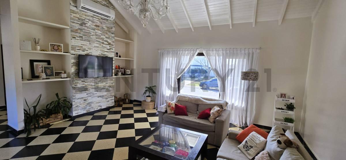 Venta de casa 7 ambientes en Barrio Santa Barbara - Tigre