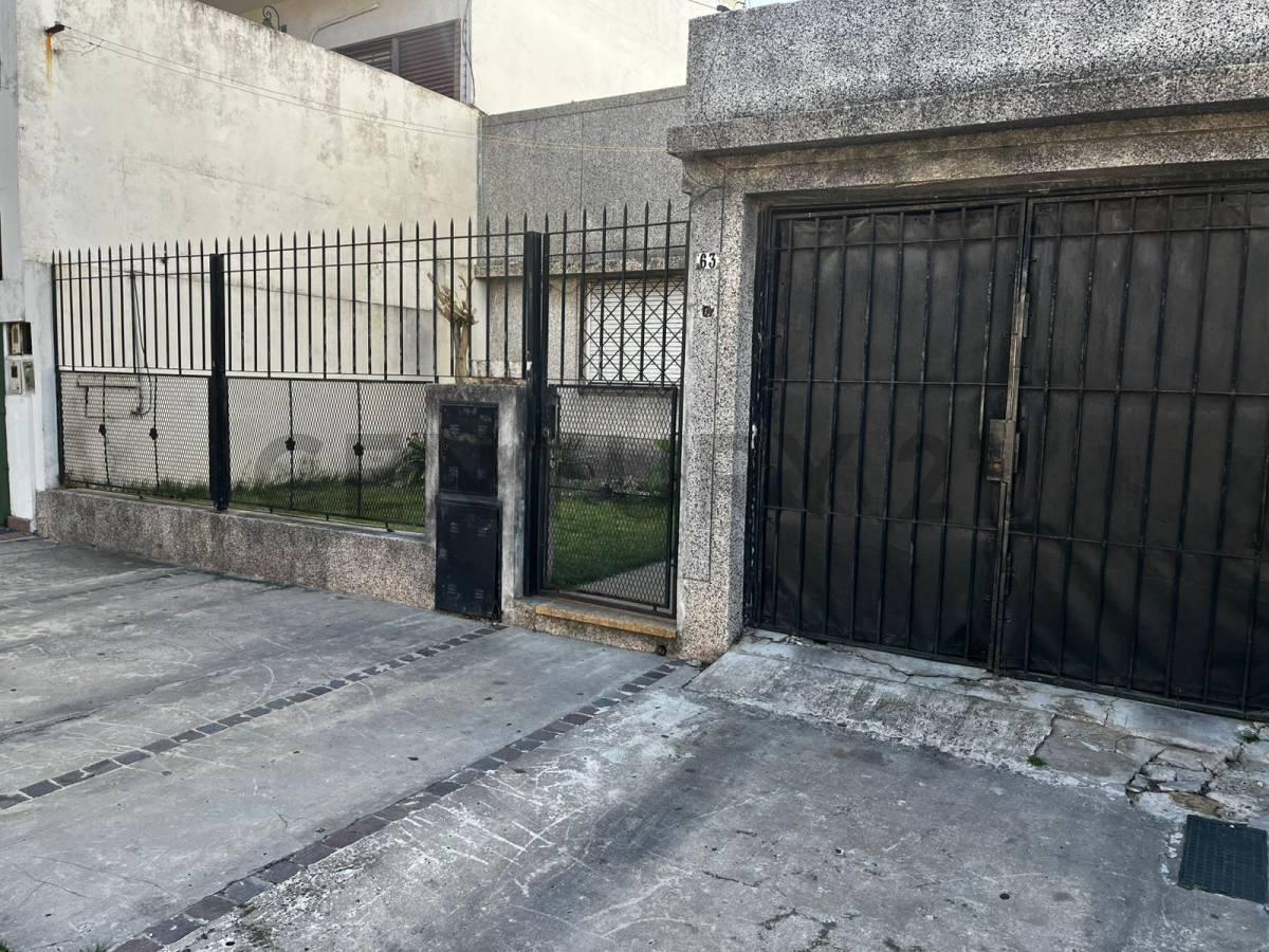 Venta de dos casas a reciclar en Villa Dominico. Avellaneda.