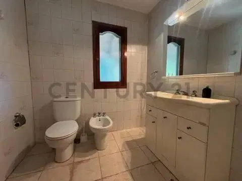 Casa en Alquiler – Country Club Banco Provincia | 5 Ambientes | Lote con Gran Jardín, Piscina y Quin 5