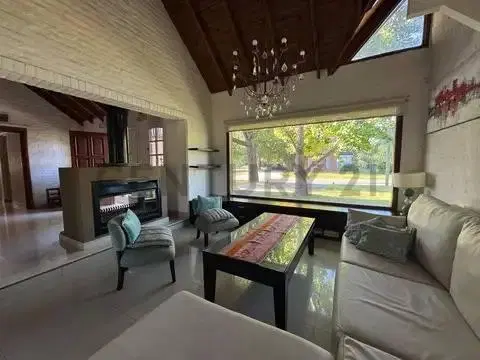 Casa en Alquiler – Country Club Banco Provincia | 5 Ambientes | Lote con Gran Jardín, Piscina y Quin 5