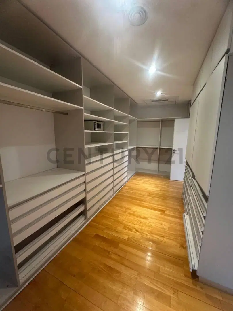 Casa en alquiler amoblado en el Barrio El Yacht, Nordelta 5
