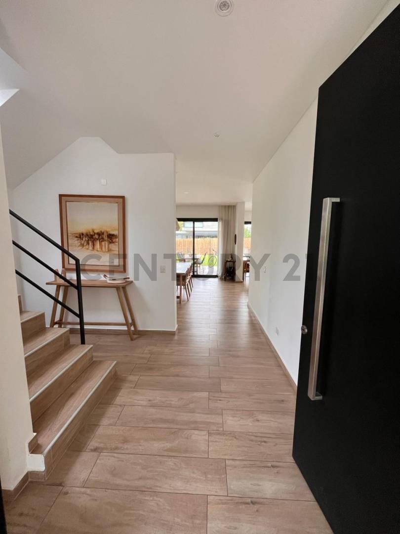 Foto de Venta de casa 5 ambientes en esquina Barrio Castaños - Nordelta, imagen 2