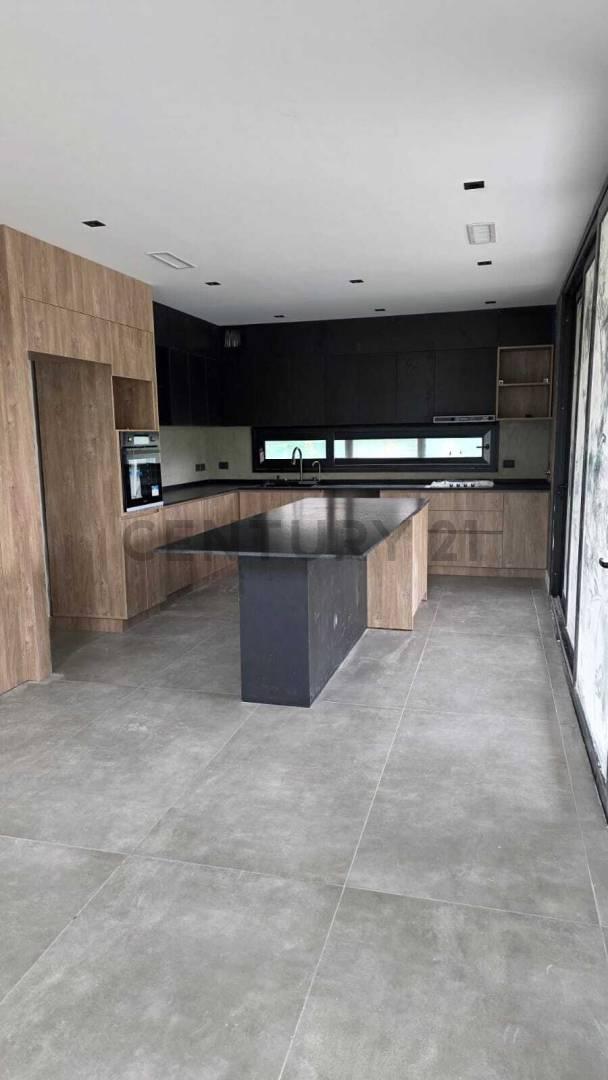 Foto de Casa a Estrenar en Puentes Nordelta, 7 Ambientes con Pileta que da al, imagen 5