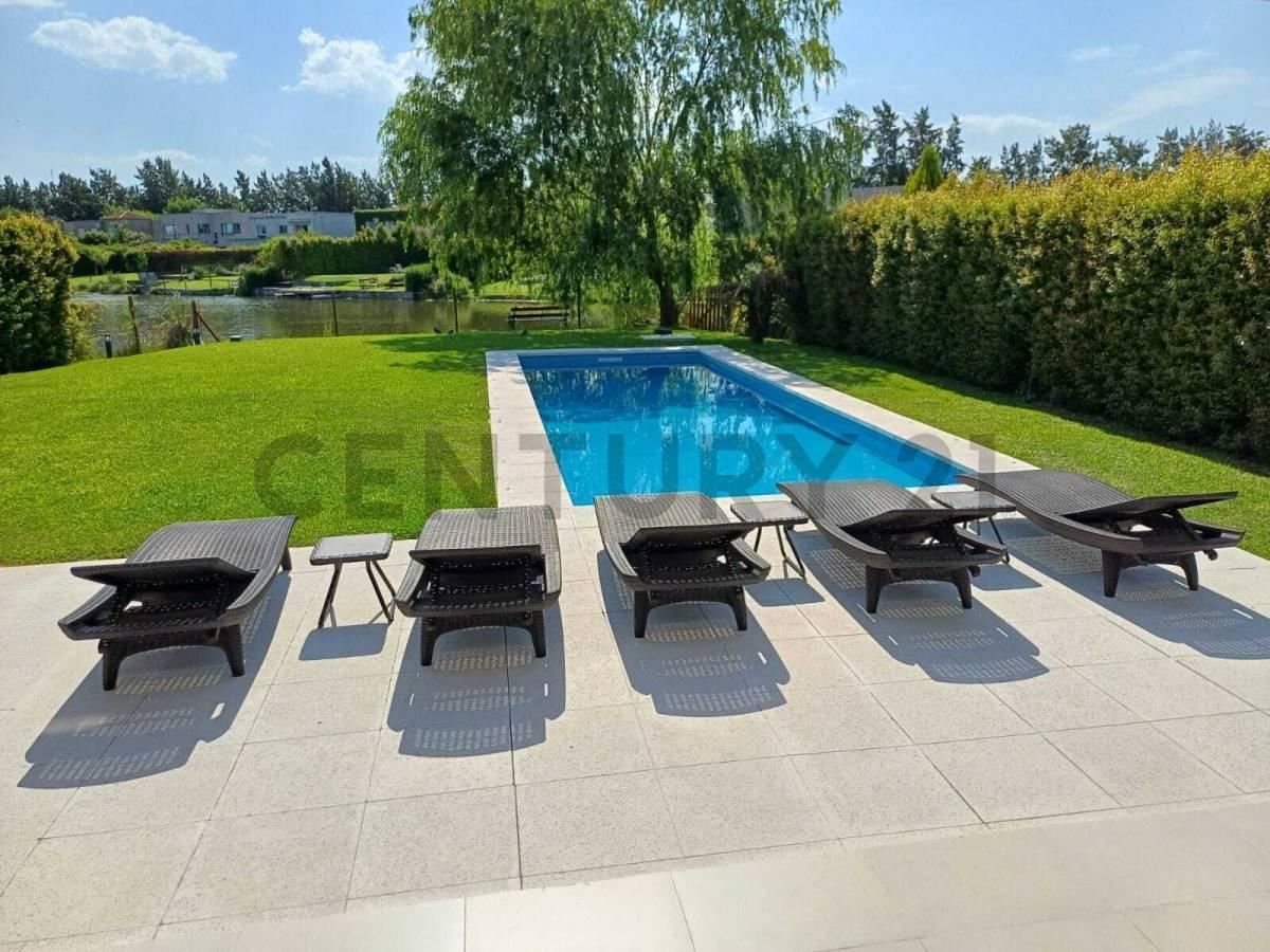 Foto de CASA AL LAGO EN ALQUILER ANUAL, 7 AMBIENTES, AMOBLADA, EN BARRIO LA, imagen 3