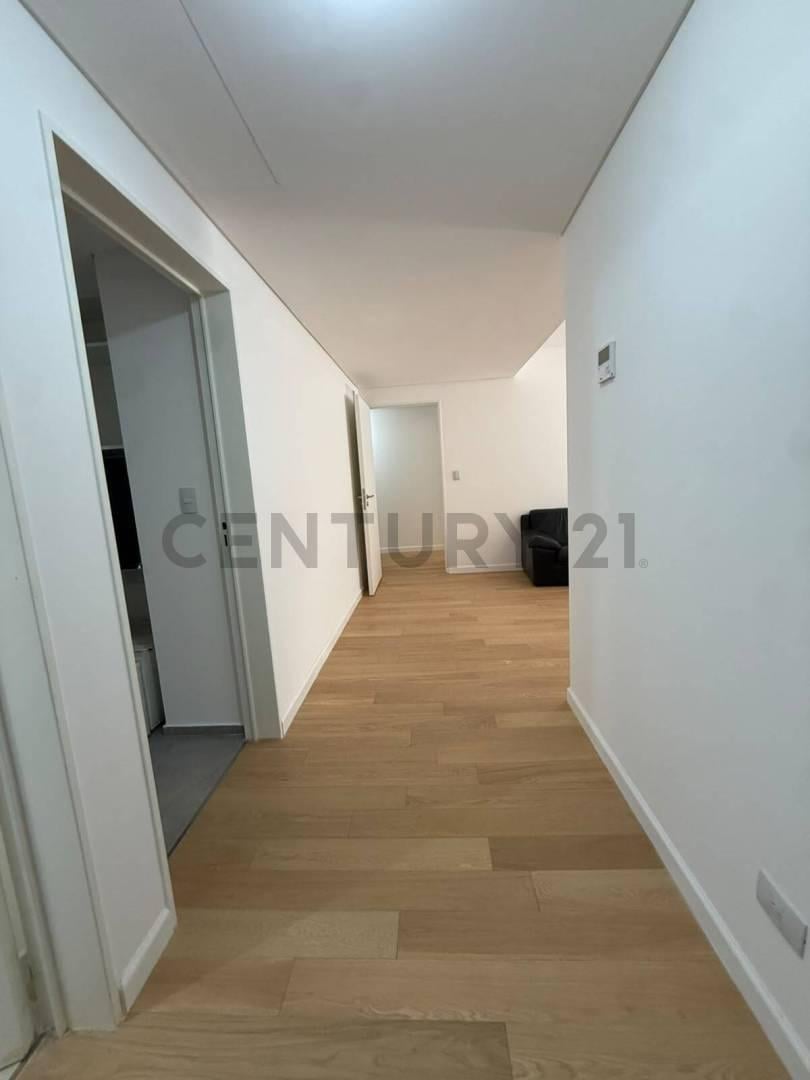 Foto de Departamento de 4 Ambientes con Dependencia y 2 Cocheras – OM Recoleta, imagen 2