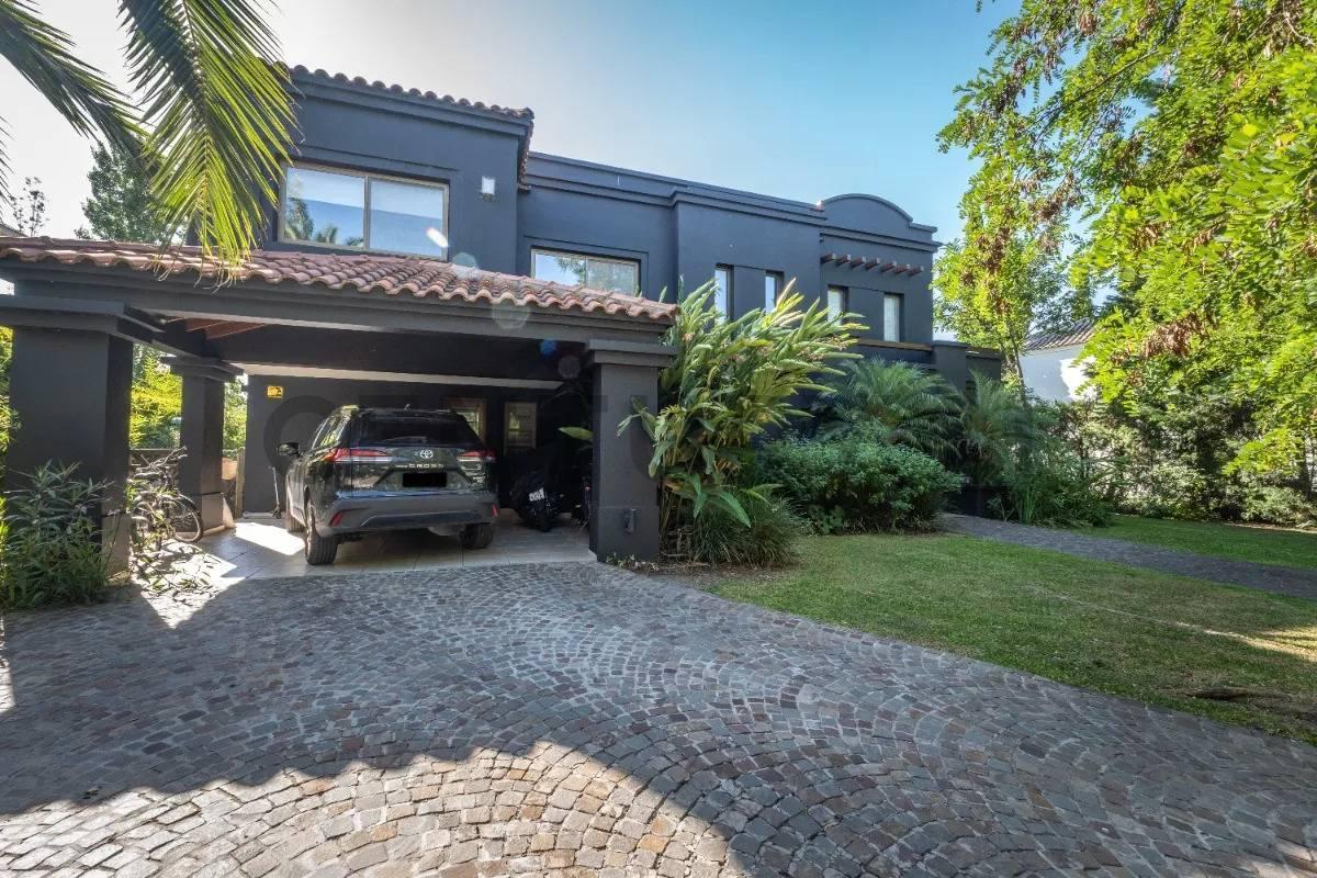 Foto de OPORTUNIDAD! Bajo de Precio ! Exclusiva casa en cul de sac en Venta 5, imagen 1