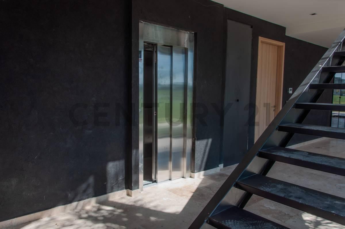 Foto de Venta casa a la laguna central 7 ambientes con ascensor y dependencia, imagen 5