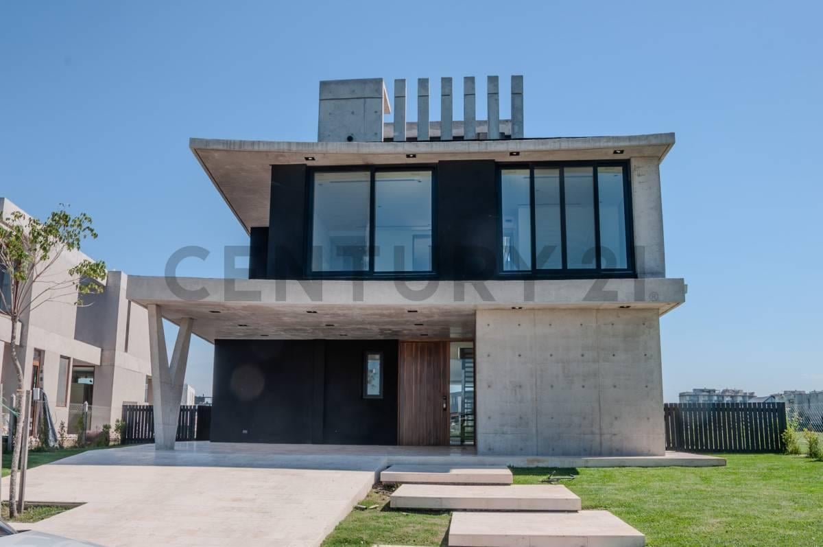 Foto de Venta casa a la laguna central 7 ambientes con ascensor y dependencia, imagen 1