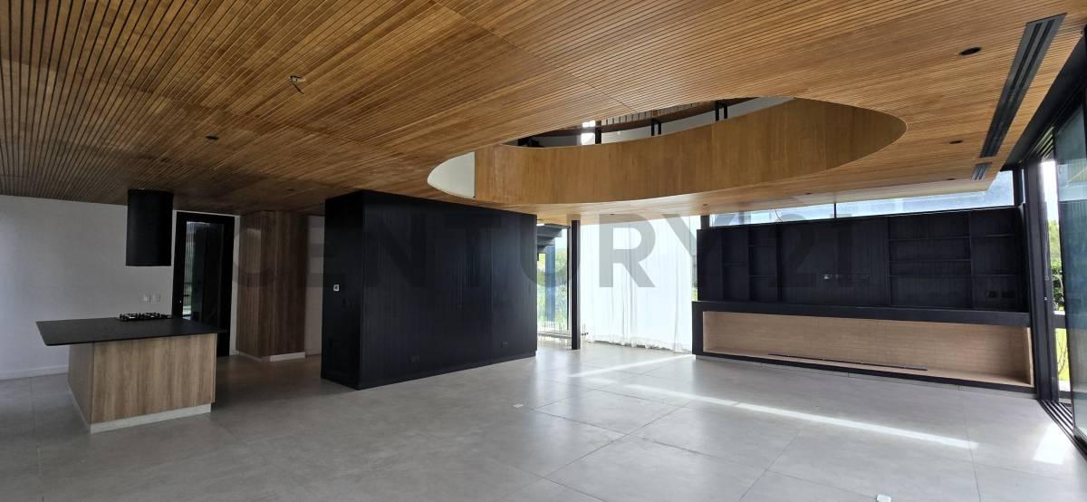 Foto de Venta casa a estrenar 6 ambientes con vista al arroyo en Barrio, imagen 3