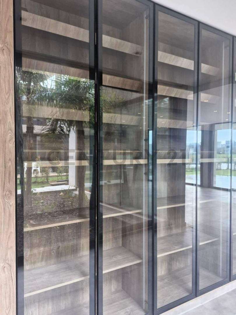Foto de Venta casa 7 ambientes vista a la laguna central en Puentes Nordelta En, imagen 3