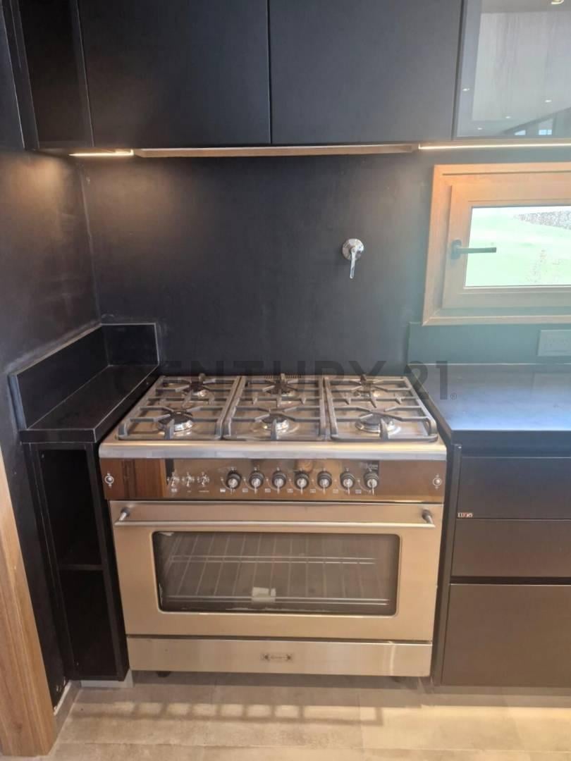 Foto de Venta casa 7 ambientes vista a la laguna central en Puentes Nordelta En, imagen 4