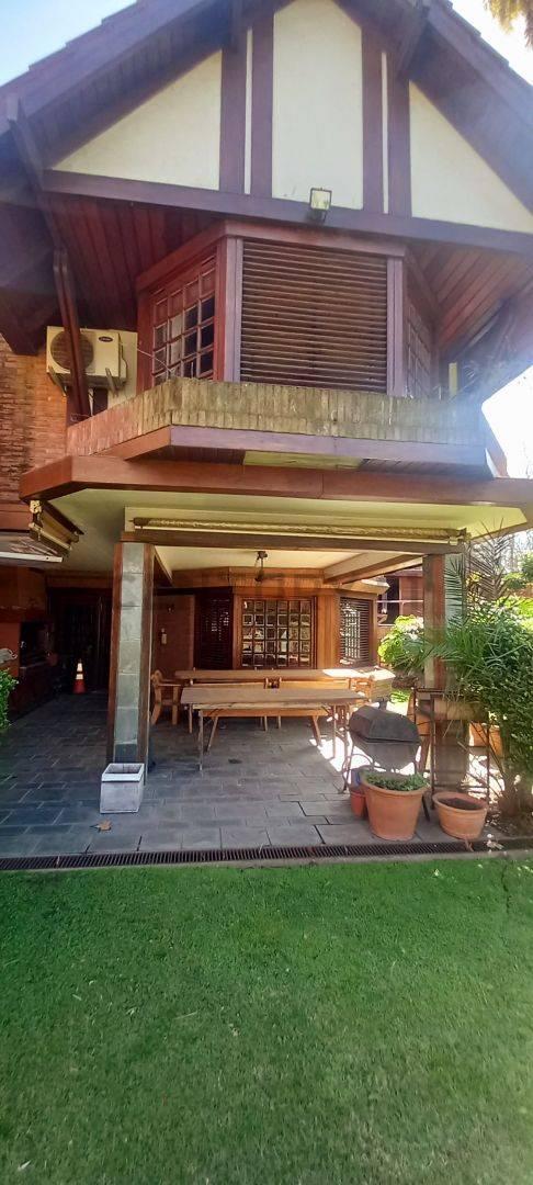 Foto de Venta casa 5 amb y depto 3 amb , piscina y jardín. Florida, imagen 5
