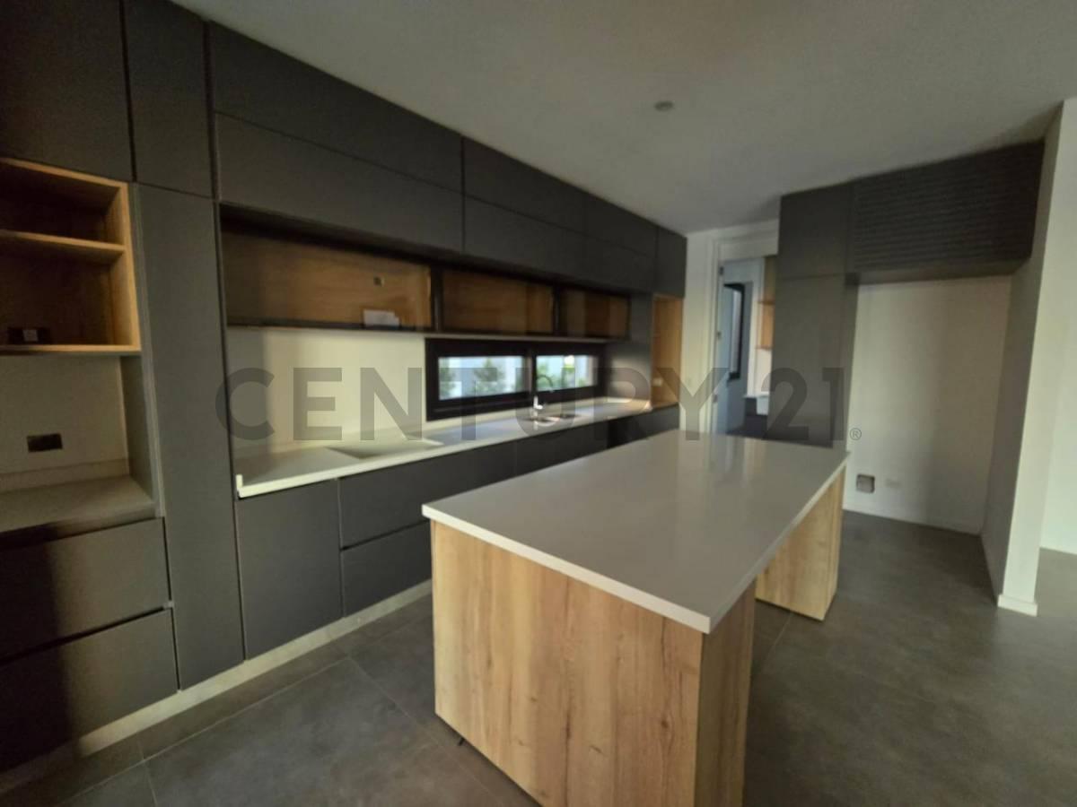 Foto de Venta Casa a estrenar 6 ambientes a la LAGUNA B. Carpinchos - Nordelta, imagen 4