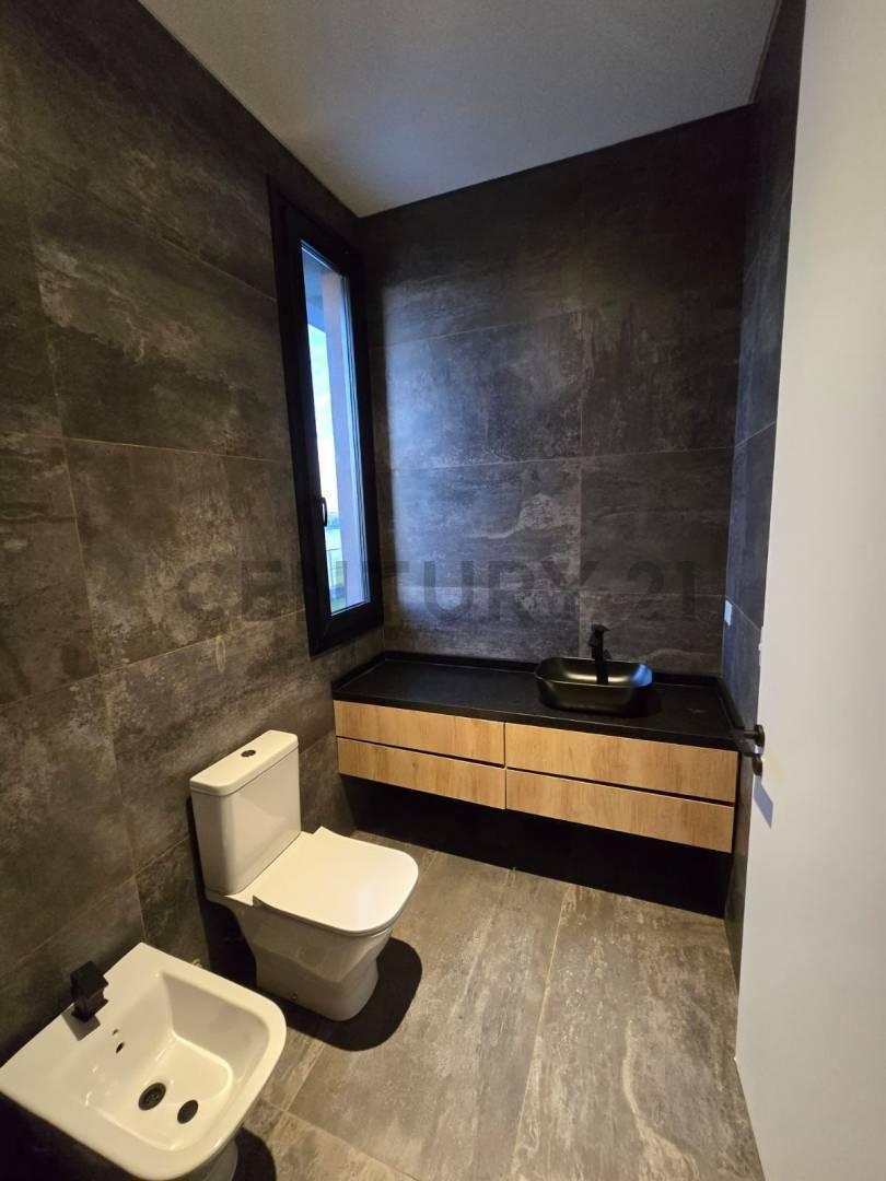 Foto de Venta Casa a estrenar 6 ambientes a la LAGUNA B. Carpinchos - Nordelta, imagen 5