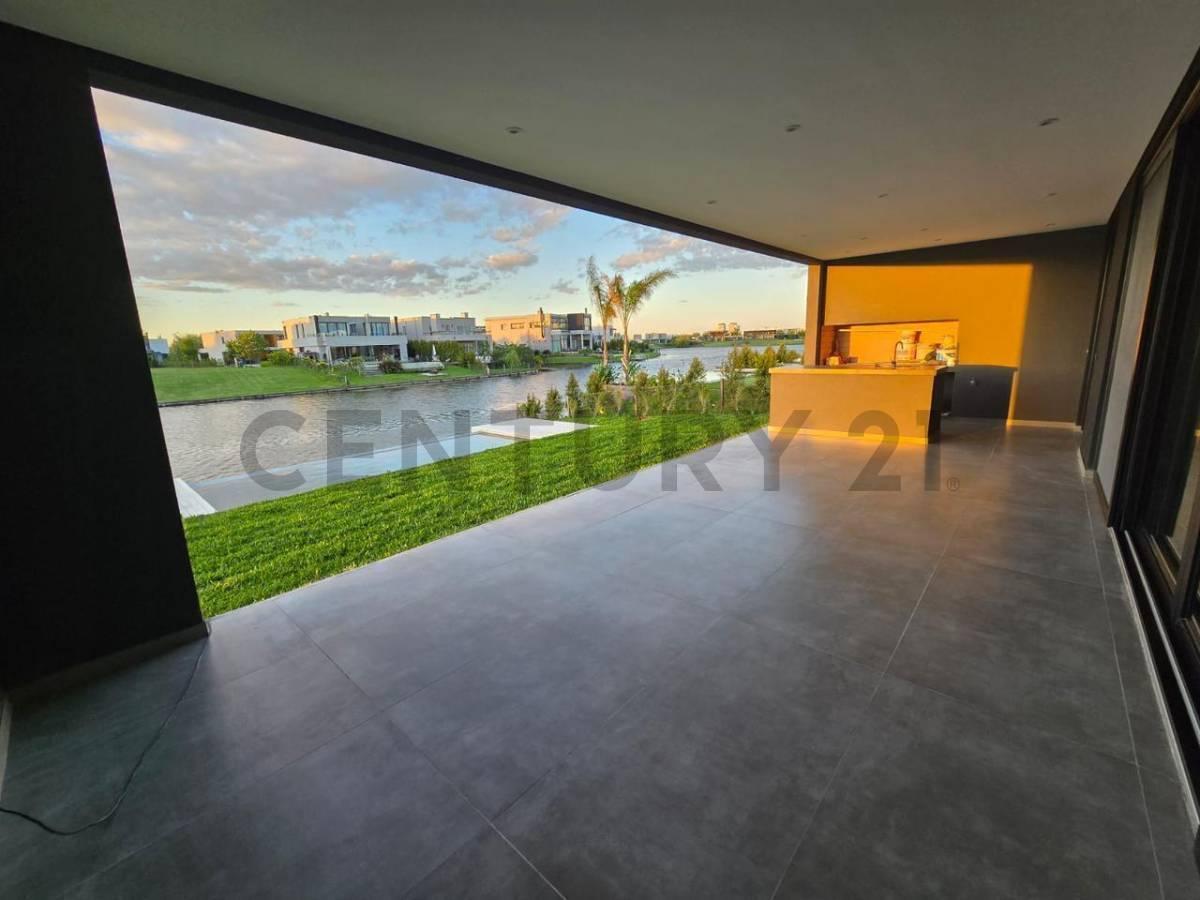 Foto de Venta Casa a estrenar 6 ambientes a la LAGUNA B. Carpinchos - Nordelta, imagen 2