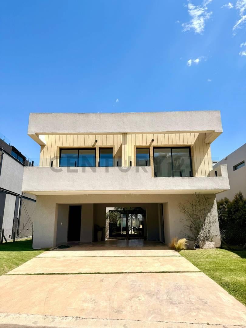 Foto de Casa 4 ambientes , amoblada con amarra en alquiler anual , Barrio, imagen 1