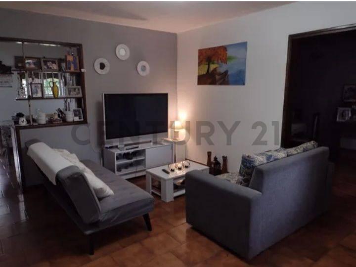Foto de Venta casa 5 ambientes con jardin en Tortuguitas, imagen 3