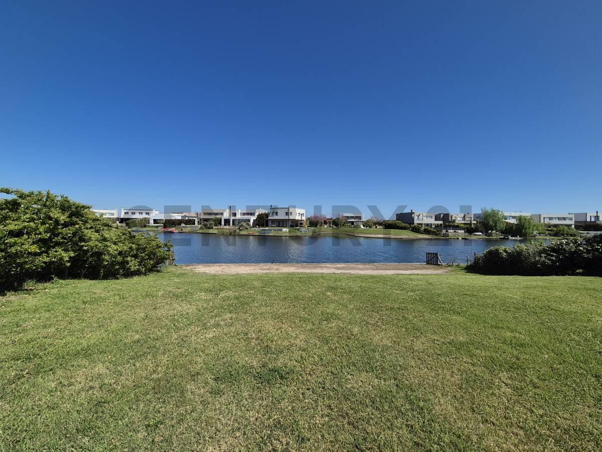 Foto de Venta de lote al agua en Barrio Ceibos. Puertos del Lago., imagen 3