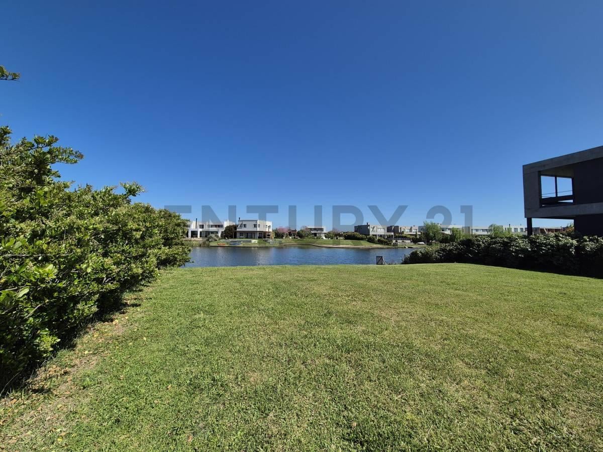 Foto de Venta de lote al agua en Barrio Ceibos. Puertos del Lago., imagen 4
