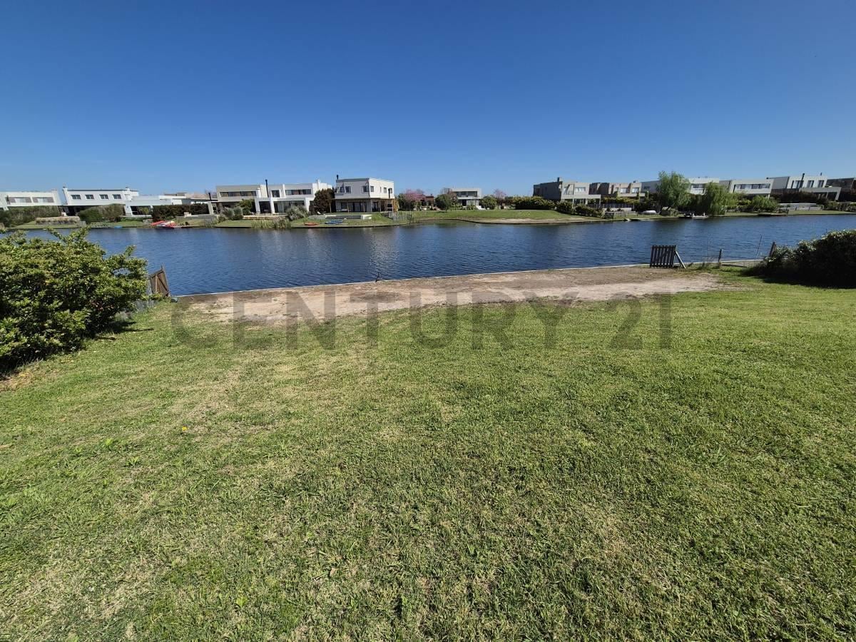 Foto de Venta de lote al agua en Barrio Ceibos. Puertos del Lago., imagen 1