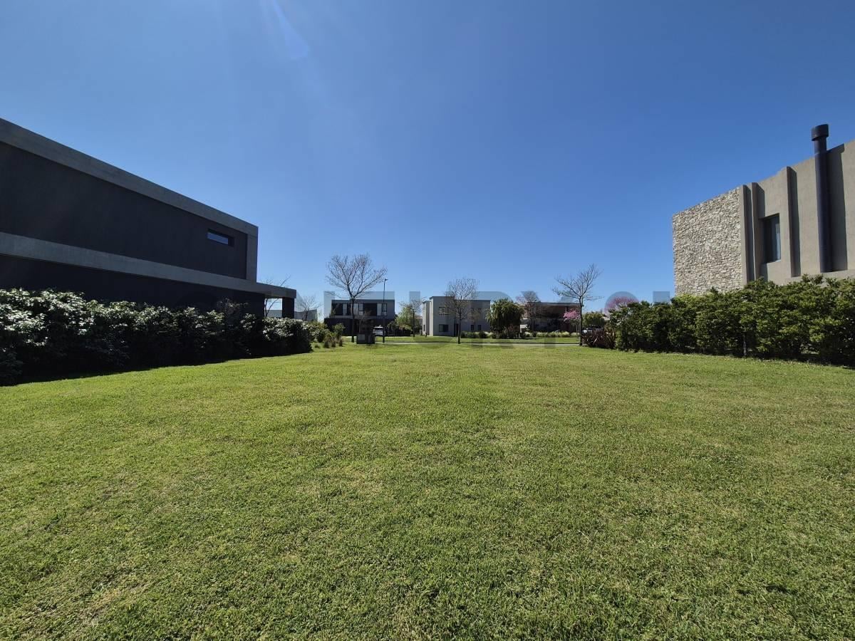 Foto de Venta de lote al agua en Barrio Ceibos. Puertos del Lago., imagen 2