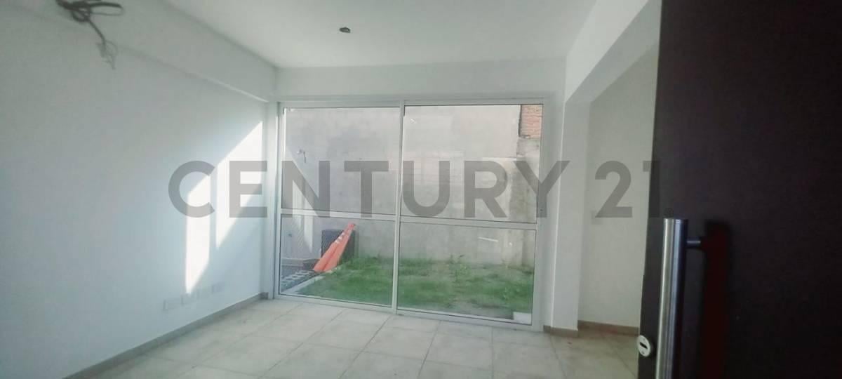 Foto de Dúplex 2 ambientes con jardín y cochera en Tigre centro, imagen 2
