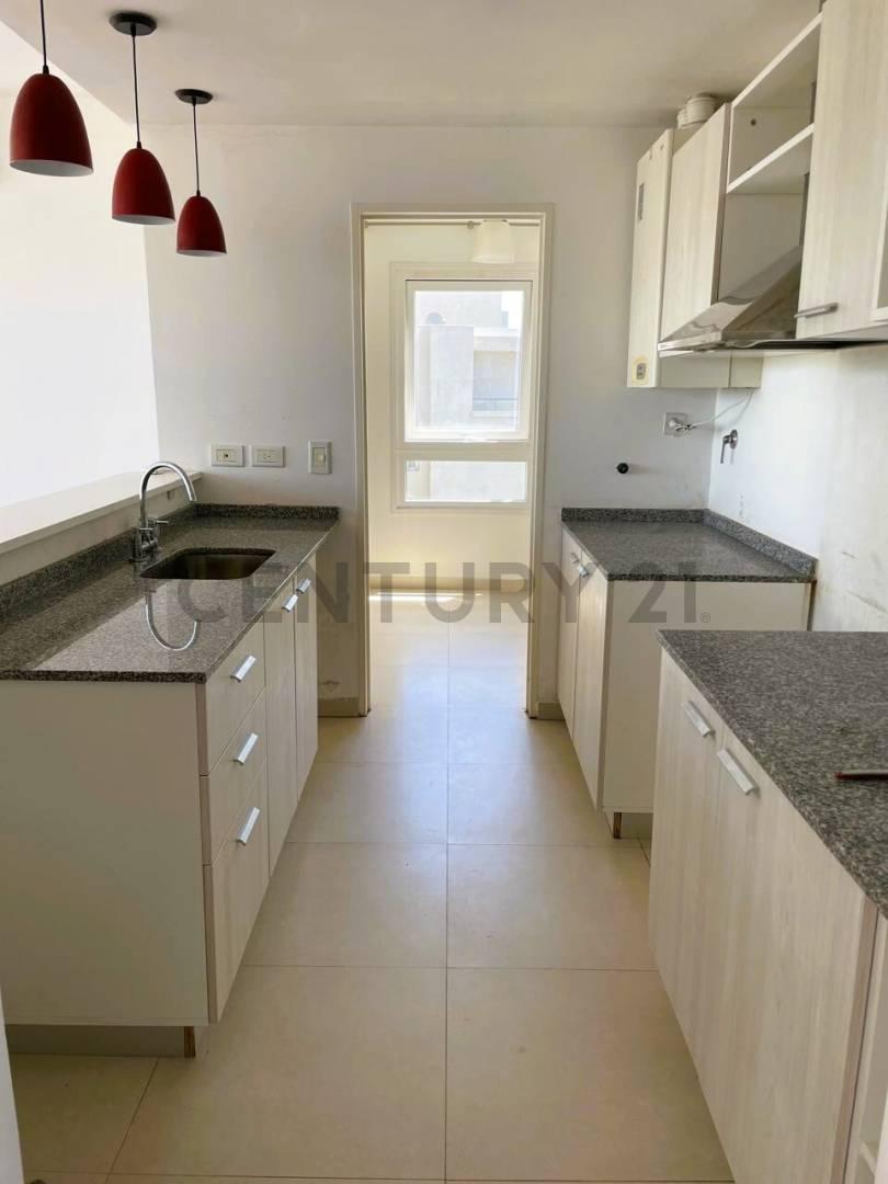 Foto de Alquiler departamento de 3 ambientes c/ dep de servicio y cochera en, imagen 4