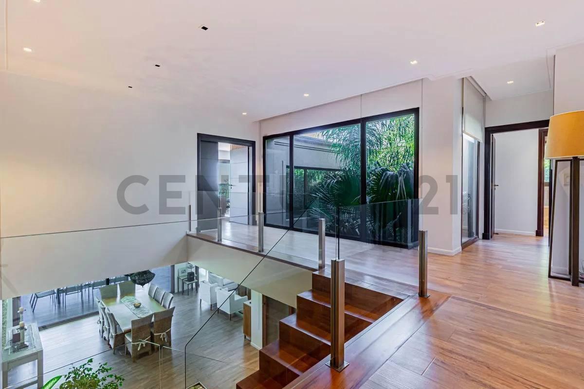 Foto de Casa de Lujo en El Golf Nordelta – Vista Abierta al Golf – Diseño y, imagen 2
