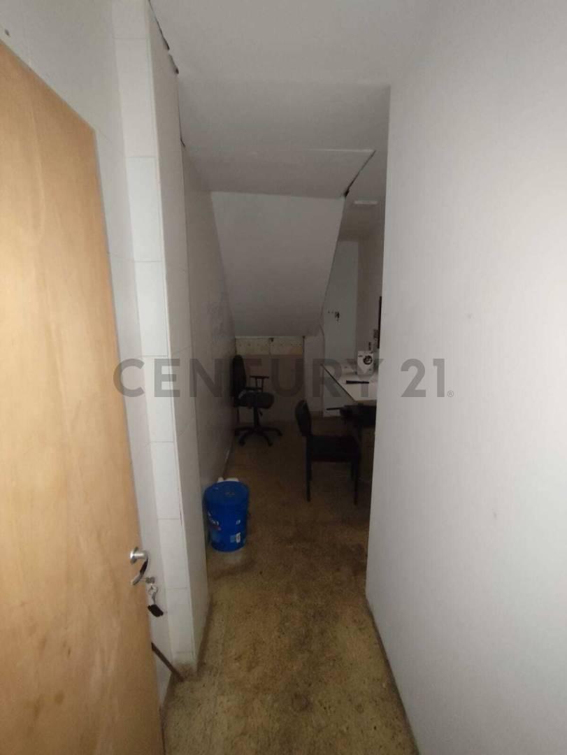 Foto de Local en Alquiler – Lomas del Mirador | Apto Todo Destino | Excelente, imagen 2