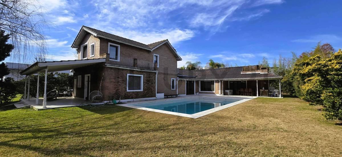 Foto de Venta de casa 7 ambientes en Barrio Santa Barbara - Tigre, imagen 2